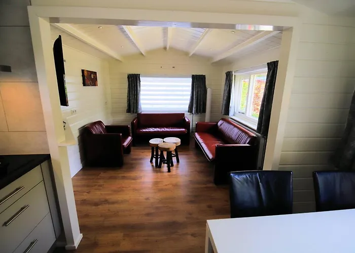 Semesterbostad Zeer Ruim 6-persoons Met Overdekte Veranda *