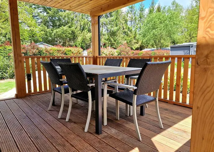 Semesterbostad Zeer Ruim 6-persoons Met Overdekte Veranda Epe