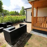 Zeer Ruim 6-persoons Met Overdekte Veranda Prázdninový dům