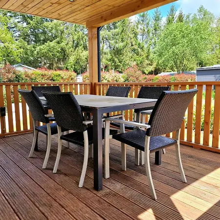 度假居 Zeer Ruim 6-persoons Met Overdekte Veranda 伊皮