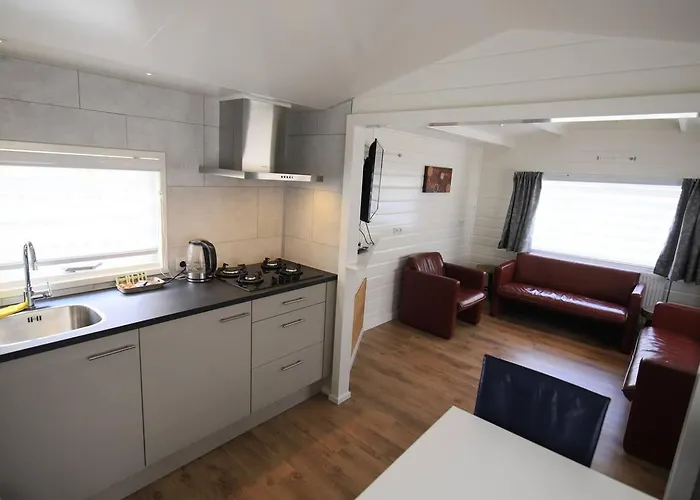 度假居 Zeer Ruim 6-persoons Met Overdekte Veranda 伊皮