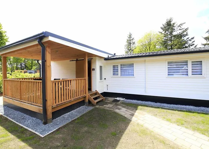 Zeer Ruim 6-persoons Met Overdekte Veranda 伊皮